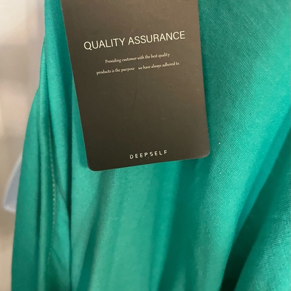 Women’s size M short jumper/romper in green with tie waist - Picture 9 of 9